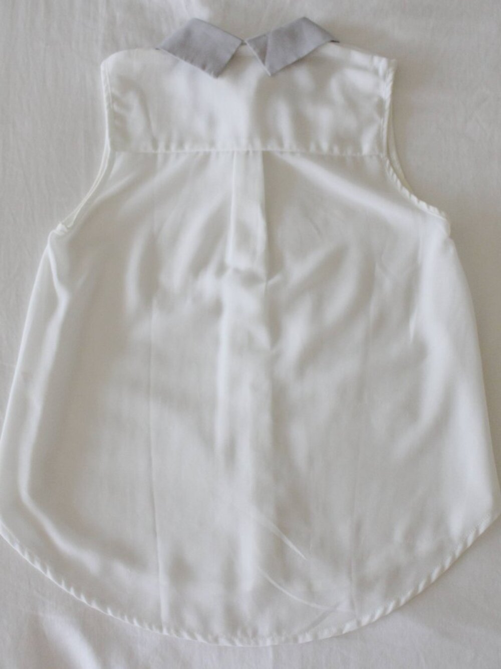 Elodie Embellished Gray Collar White Button-Down Sleeveless Blouse Shirt Size S - Picture 2 of 4